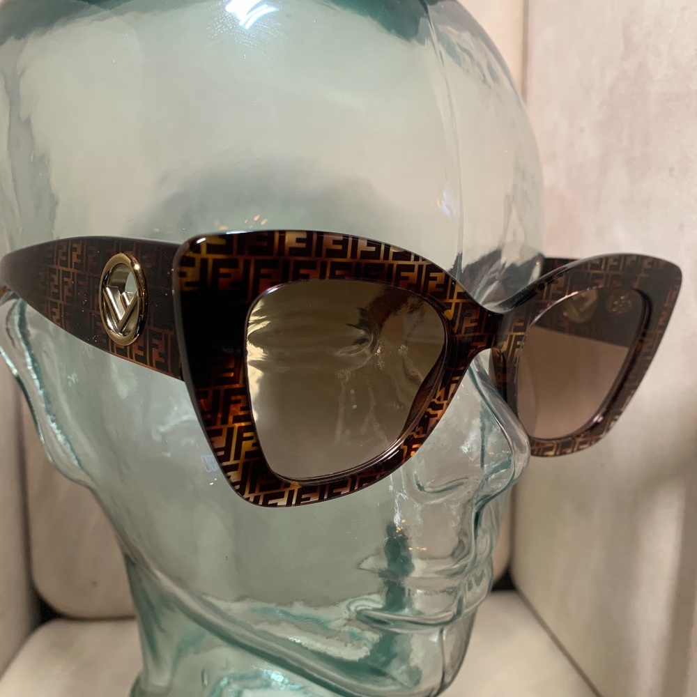AUTHENTIC FENDI LOGO SUNGLASSES - WOMEN